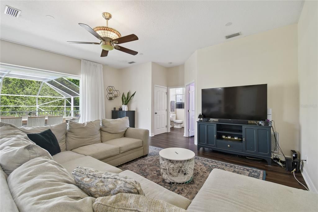 For Sale: $950,000 (5 beds, 4 baths, 4755 Square Feet)