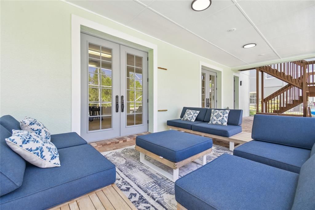 For Sale: $950,000 (5 beds, 4 baths, 4755 Square Feet)