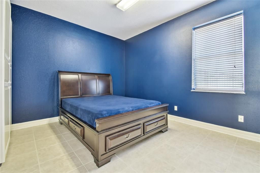 For Sale: $950,000 (5 beds, 4 baths, 4755 Square Feet)