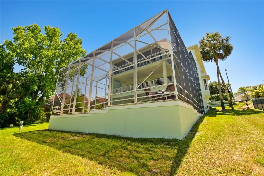 For Sale: $950,000 (5 beds, 4 baths, 4755 Square Feet)