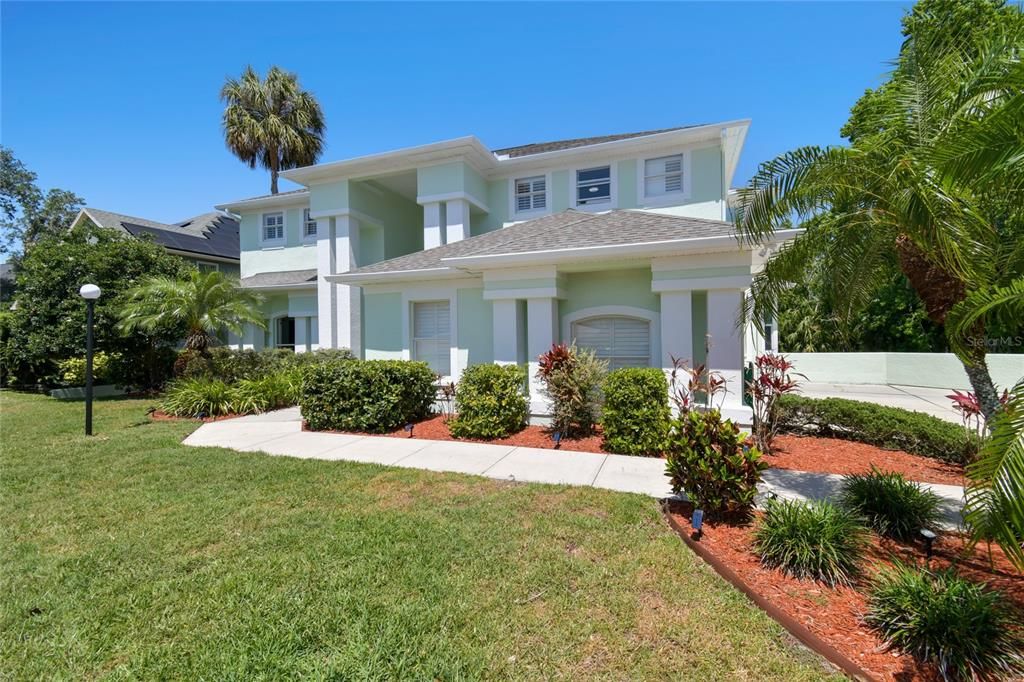 For Sale: $950,000 (5 beds, 4 baths, 4755 Square Feet)