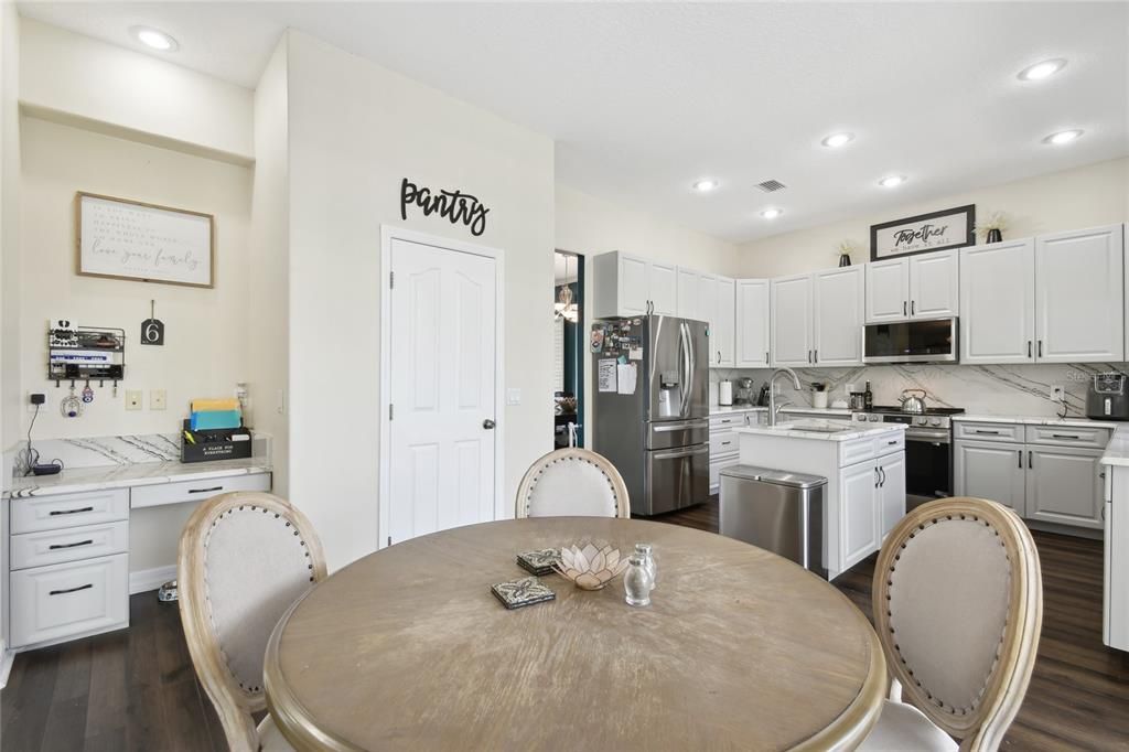 For Sale: $950,000 (5 beds, 4 baths, 4755 Square Feet)