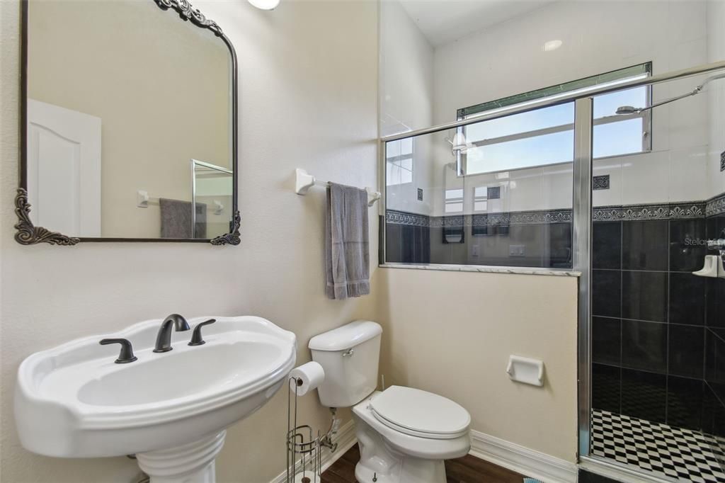 For Sale: $950,000 (5 beds, 4 baths, 4755 Square Feet)