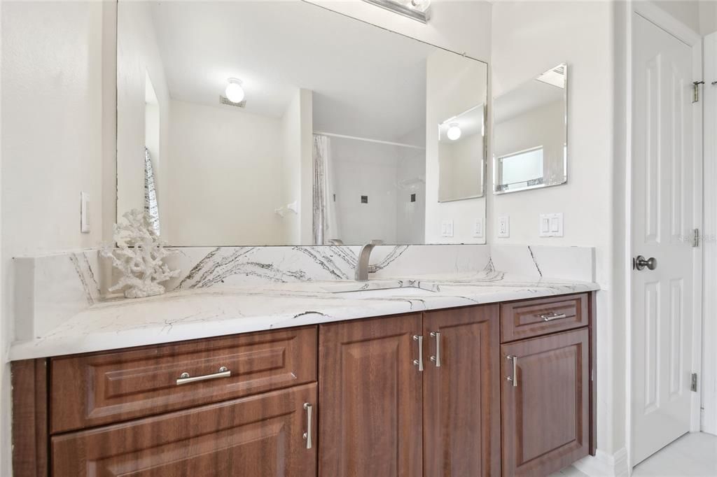 For Sale: $950,000 (5 beds, 4 baths, 4755 Square Feet)