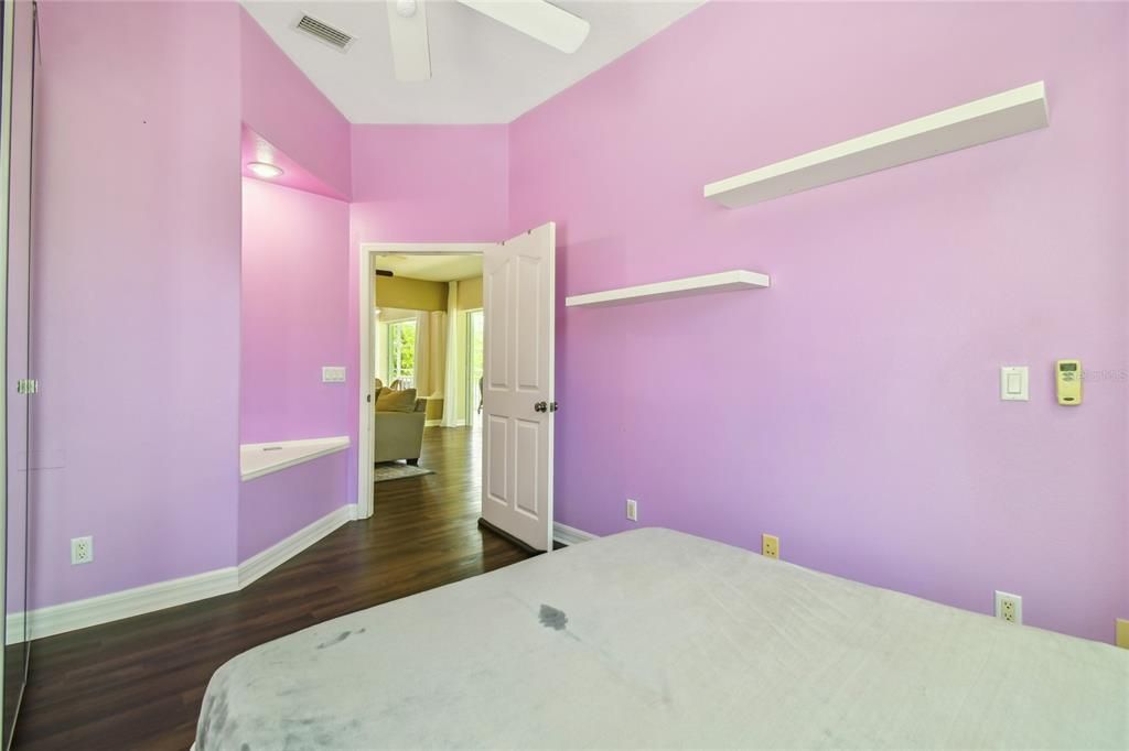 For Sale: $950,000 (5 beds, 4 baths, 4755 Square Feet)