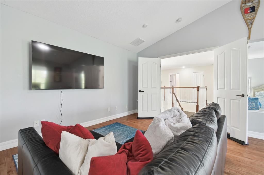 For Sale: $950,000 (5 beds, 4 baths, 4755 Square Feet)