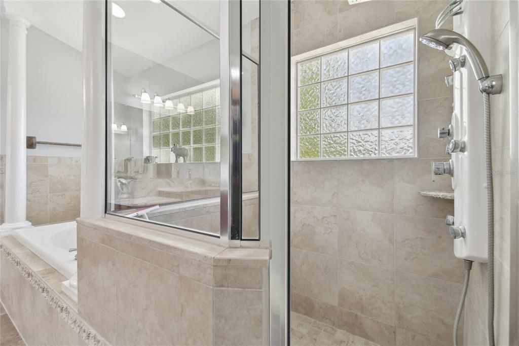 For Sale: $950,000 (5 beds, 4 baths, 4755 Square Feet)