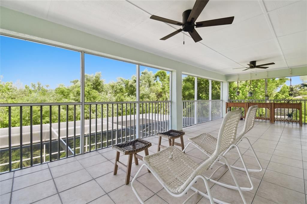 For Sale: $950,000 (5 beds, 4 baths, 4755 Square Feet)