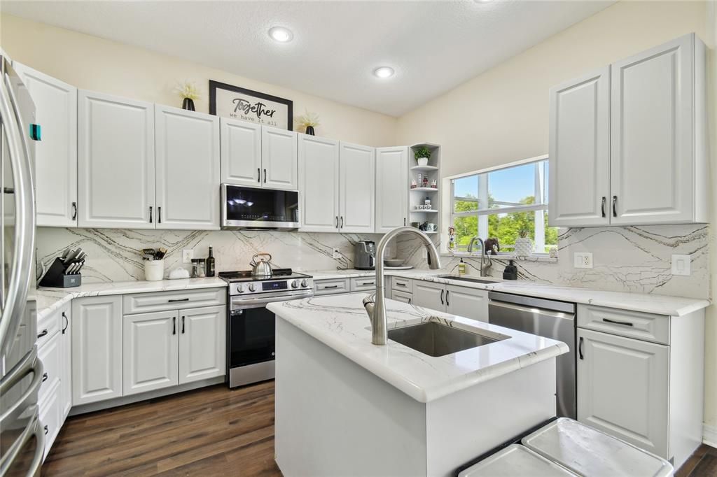 For Sale: $950,000 (5 beds, 4 baths, 4755 Square Feet)