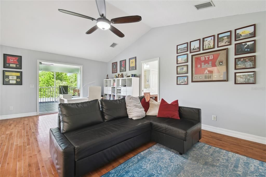 For Sale: $950,000 (5 beds, 4 baths, 4755 Square Feet)