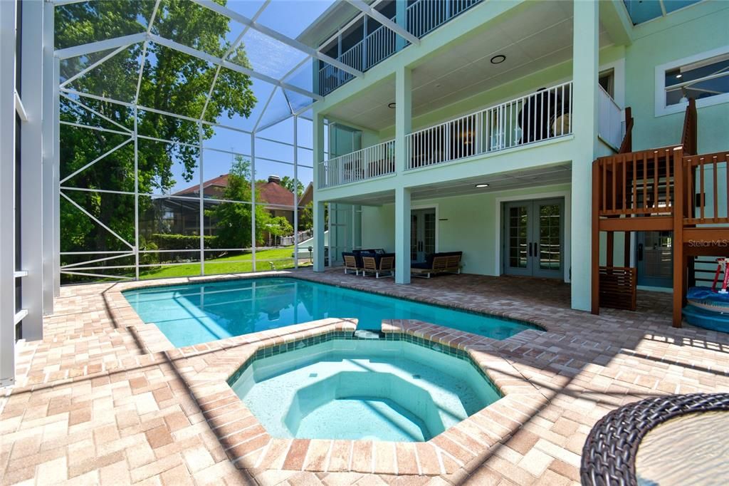 For Sale: $950,000 (5 beds, 4 baths, 4755 Square Feet)