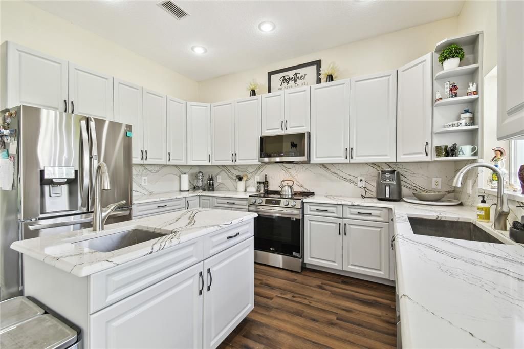 For Sale: $950,000 (5 beds, 4 baths, 4755 Square Feet)