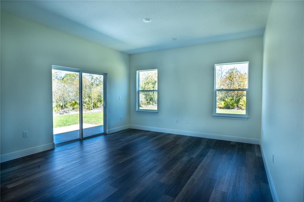 Под контрактом: $229,990 (3 спален, 2 ванн, 1350 Квадратных фут)