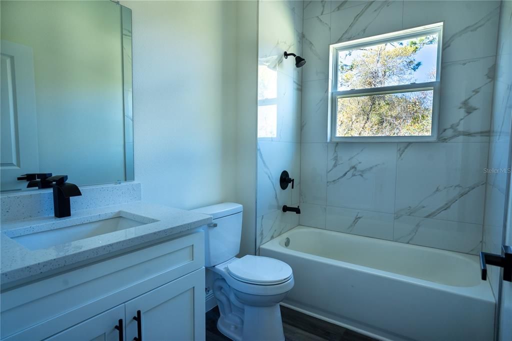 Под контрактом: $229,990 (3 спален, 2 ванн, 1350 Квадратных фут)