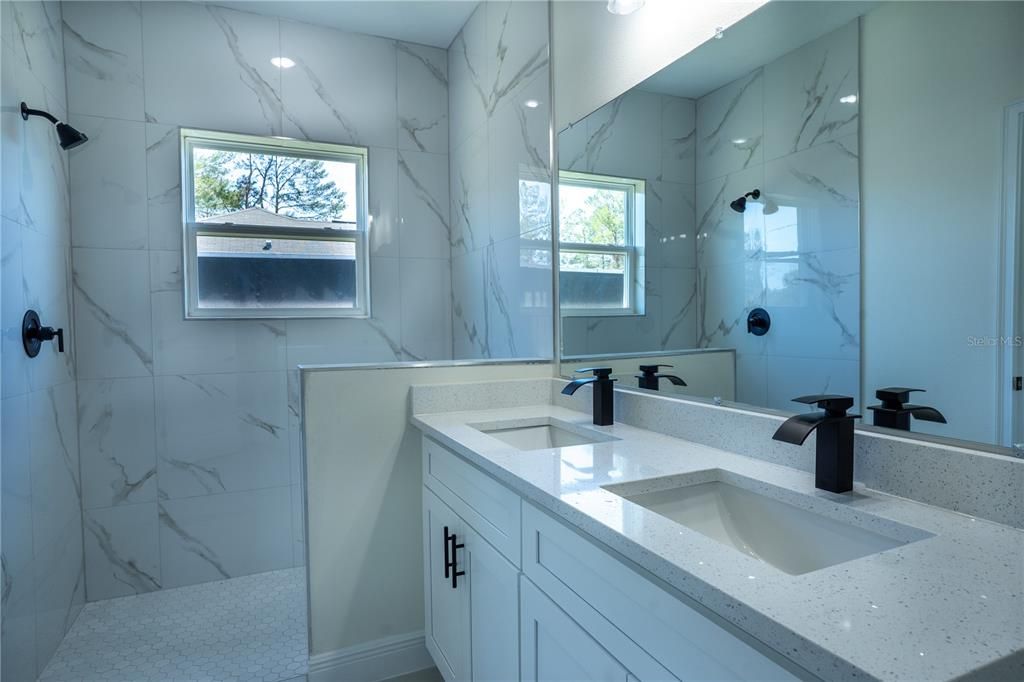 Под контрактом: $229,990 (3 спален, 2 ванн, 1350 Квадратных фут)