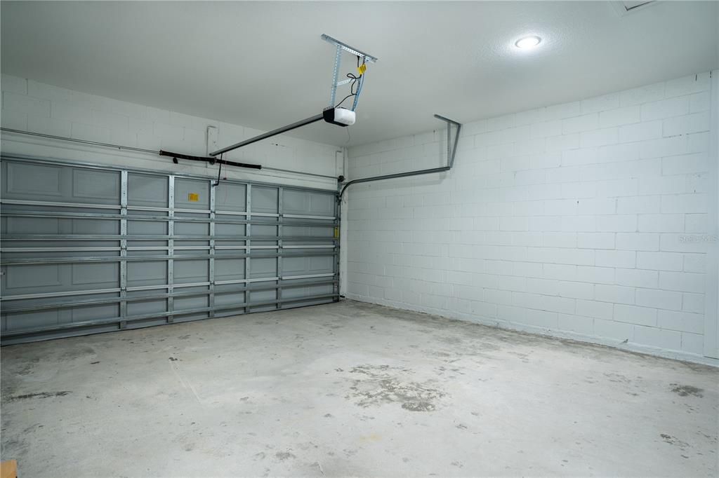 Под контрактом: $229,990 (3 спален, 2 ванн, 1350 Квадратных фут)