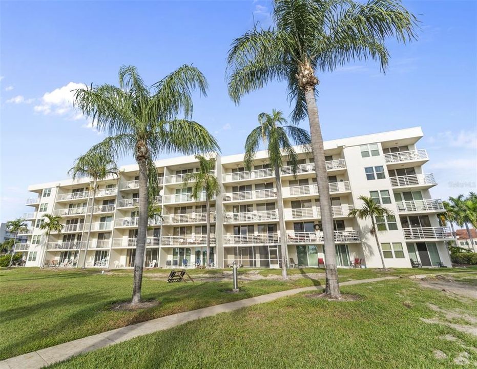 For Rent: $2,600 (2 beds, 2 baths, 1080 Square Feet)