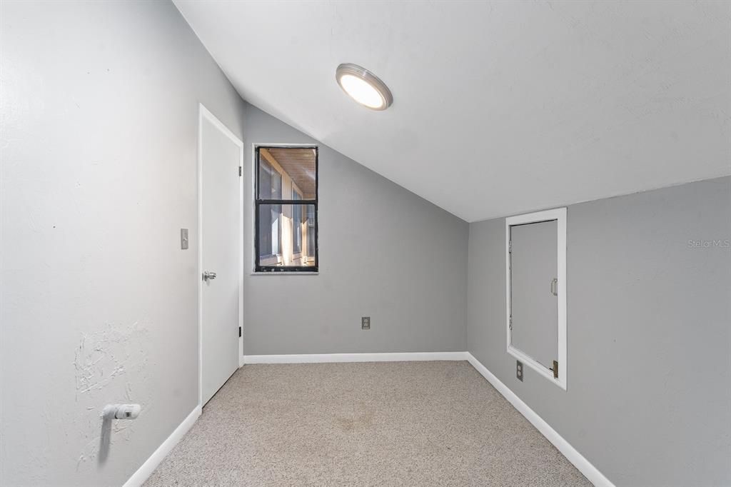 Active With Contract: $1,750 (2 beds, 2 baths, 1151 Square Feet)