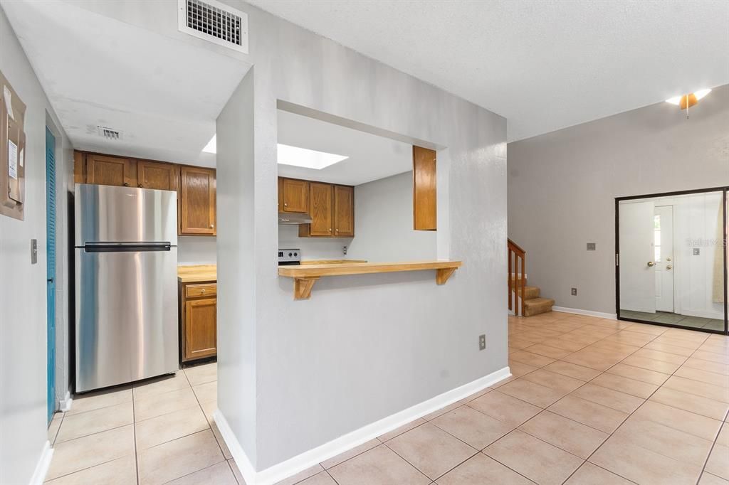 Active With Contract: $1,750 (2 beds, 2 baths, 1151 Square Feet)