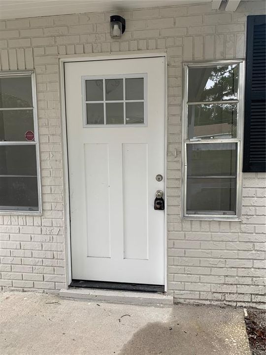 Recently Rented: $1,550 (3 beds, 1 baths, 696 Square Feet)