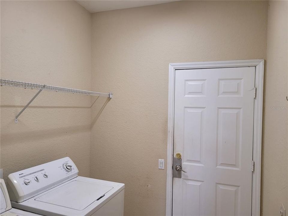 Activo con contrato: $375,000 (3 camas, 2 baños, 2010 Pies cuadrados)