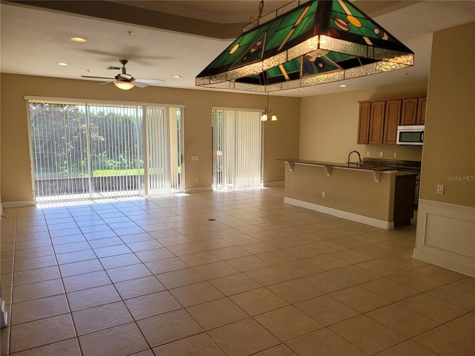 Activo con contrato: $375,000 (3 camas, 2 baños, 2010 Pies cuadrados)