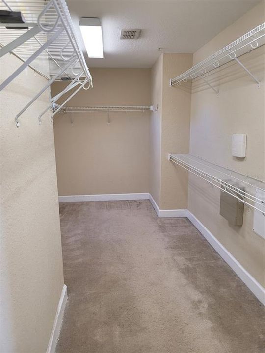 Activo con contrato: $375,000 (3 camas, 2 baños, 2010 Pies cuadrados)