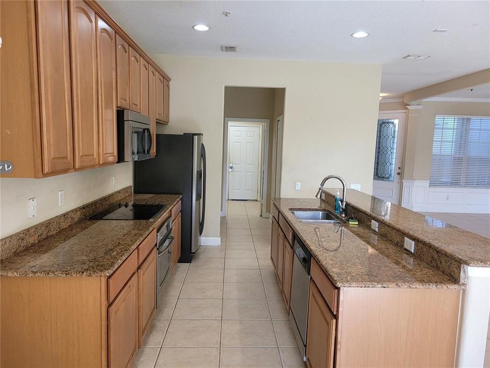 Activo con contrato: $375,000 (3 camas, 2 baños, 2010 Pies cuadrados)