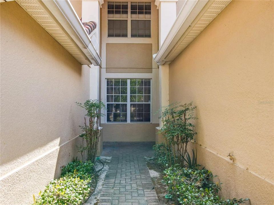 Activo con contrato: $375,000 (3 camas, 2 baños, 2010 Pies cuadrados)