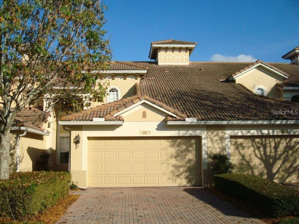 Activo con contrato: $375,000 (3 camas, 2 baños, 2010 Pies cuadrados)