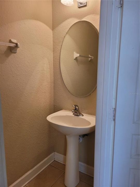 Activo con contrato: $375,000 (3 camas, 2 baños, 2010 Pies cuadrados)