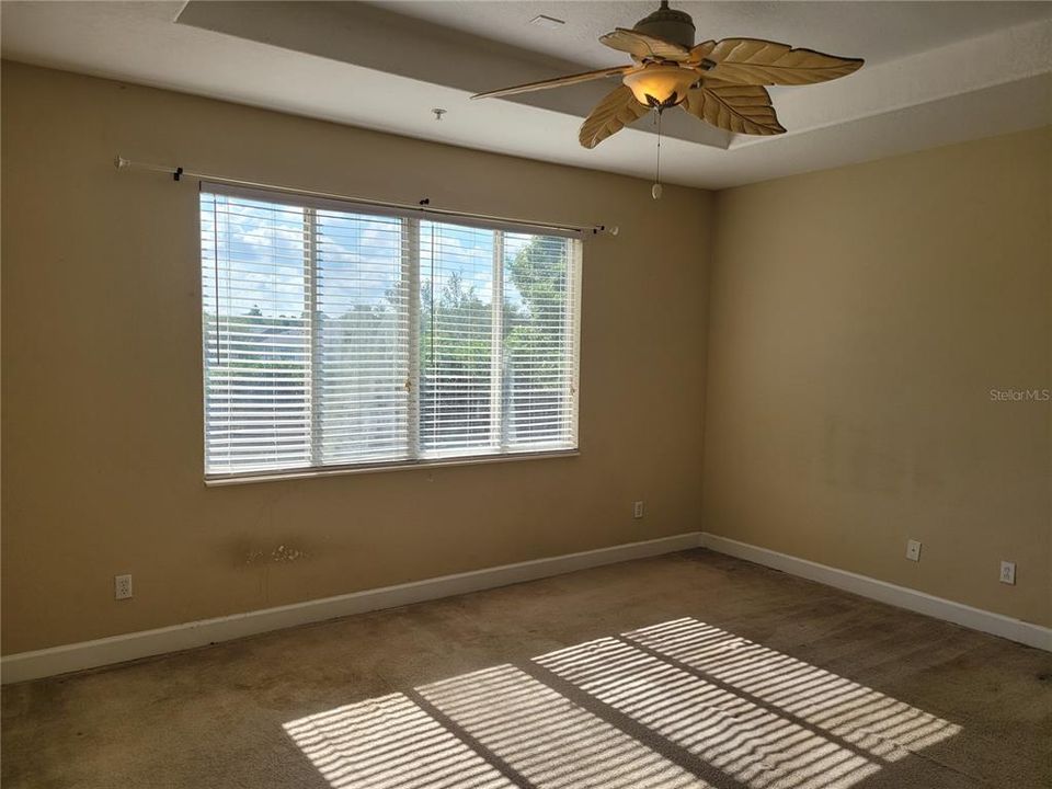 Activo con contrato: $375,000 (3 camas, 2 baños, 2010 Pies cuadrados)