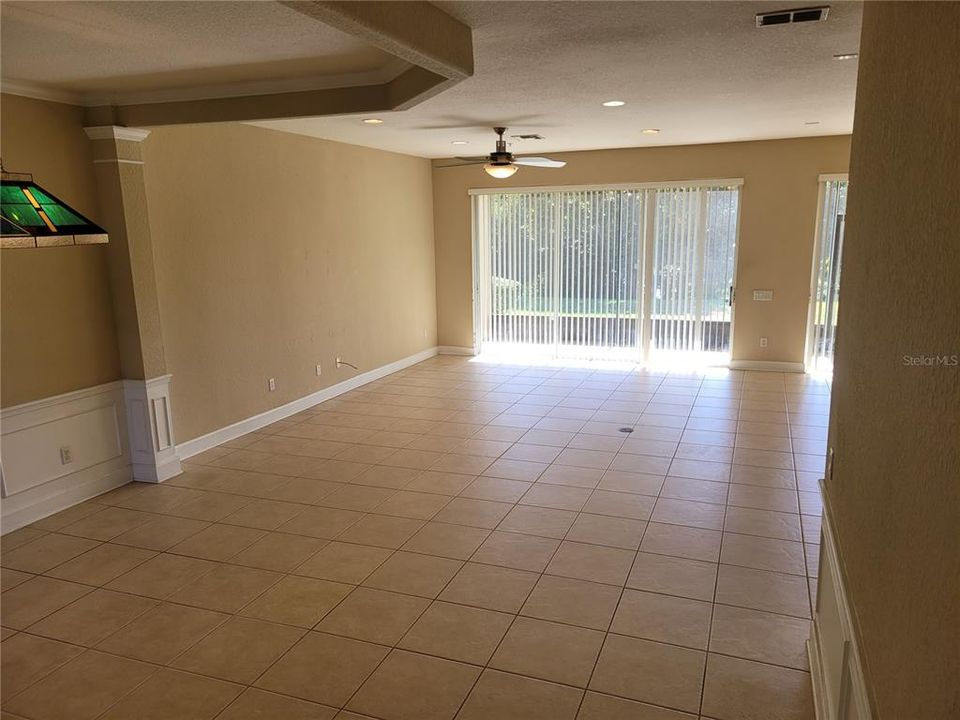 Activo con contrato: $375,000 (3 camas, 2 baños, 2010 Pies cuadrados)