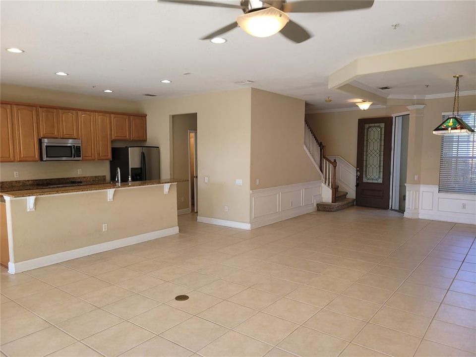 Activo con contrato: $375,000 (3 camas, 2 baños, 2010 Pies cuadrados)