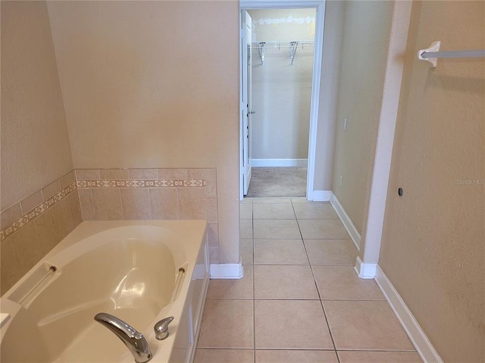 Activo con contrato: $375,000 (3 camas, 2 baños, 2010 Pies cuadrados)