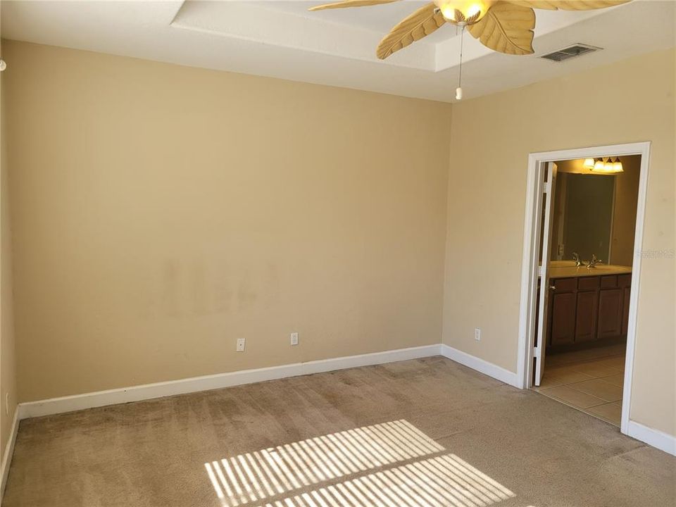 Activo con contrato: $375,000 (3 camas, 2 baños, 2010 Pies cuadrados)