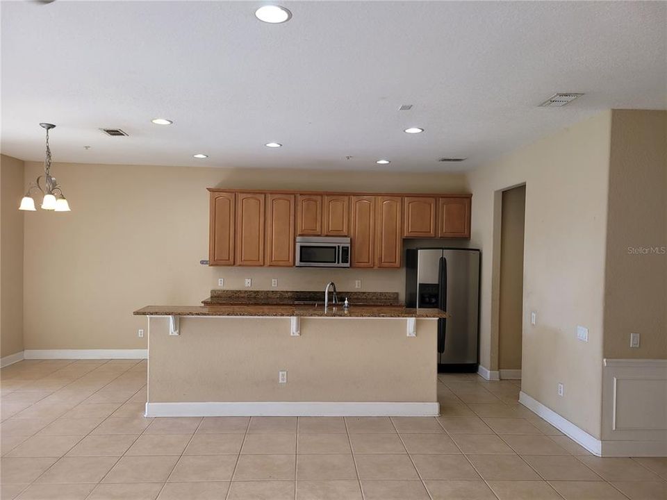 Activo con contrato: $375,000 (3 camas, 2 baños, 2010 Pies cuadrados)