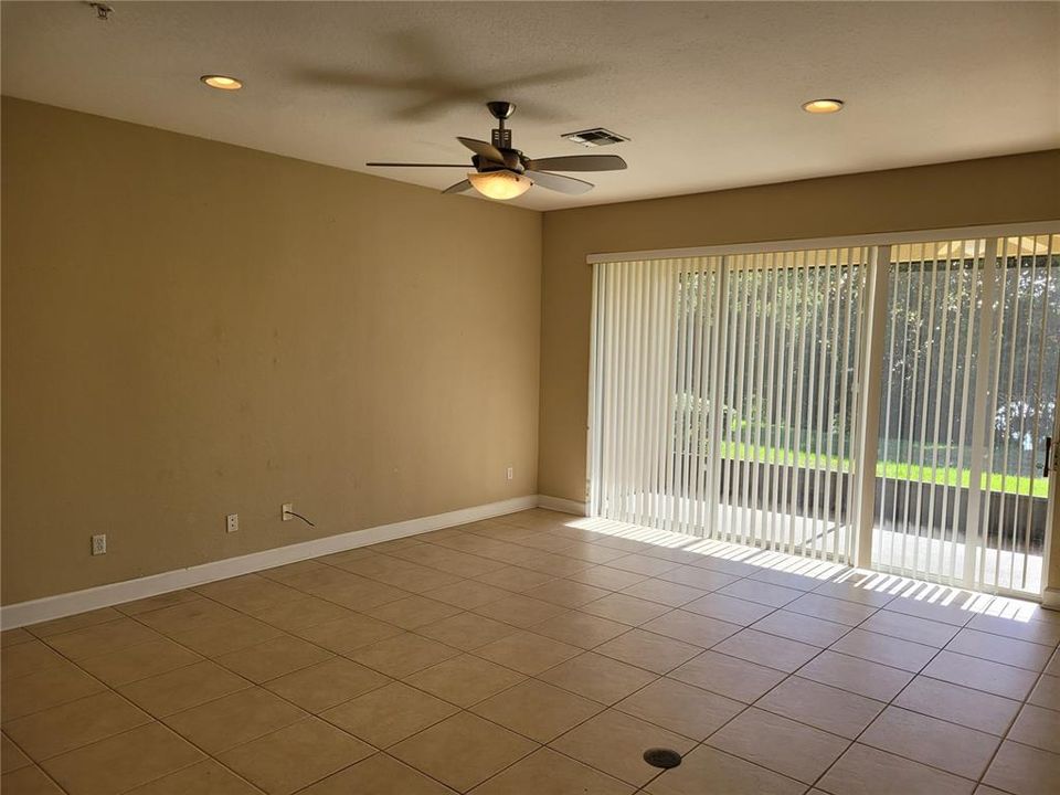 Activo con contrato: $375,000 (3 camas, 2 baños, 2010 Pies cuadrados)