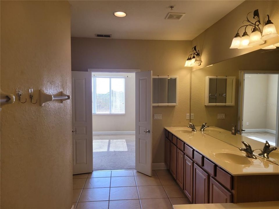 Activo con contrato: $375,000 (3 camas, 2 baños, 2010 Pies cuadrados)