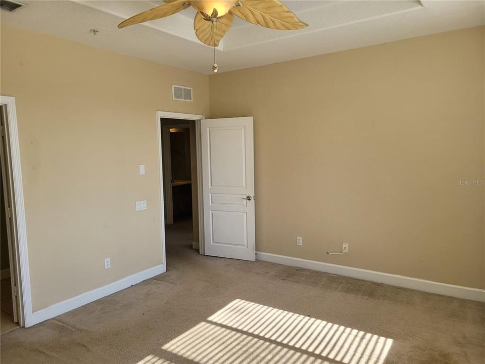 Activo con contrato: $375,000 (3 camas, 2 baños, 2010 Pies cuadrados)