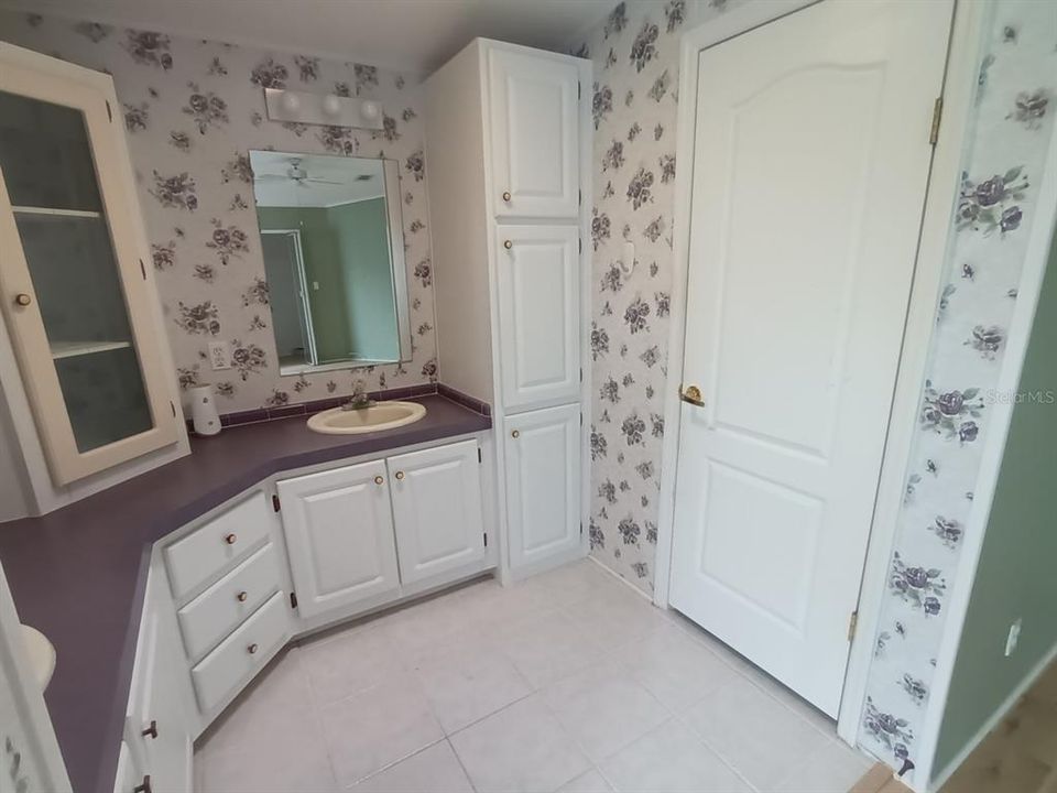 合同活跃: $175,000 (2 贝兹, 2 浴室, 1512 平方英尺)