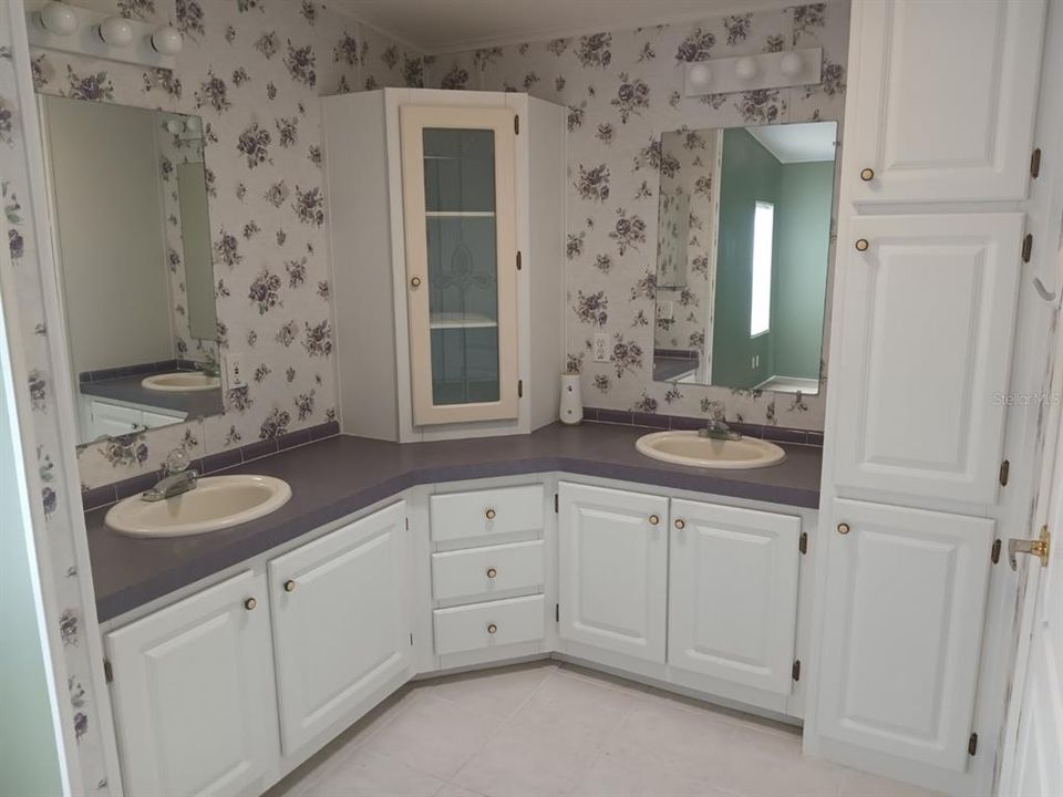 合同活跃: $175,000 (2 贝兹, 2 浴室, 1512 平方英尺)