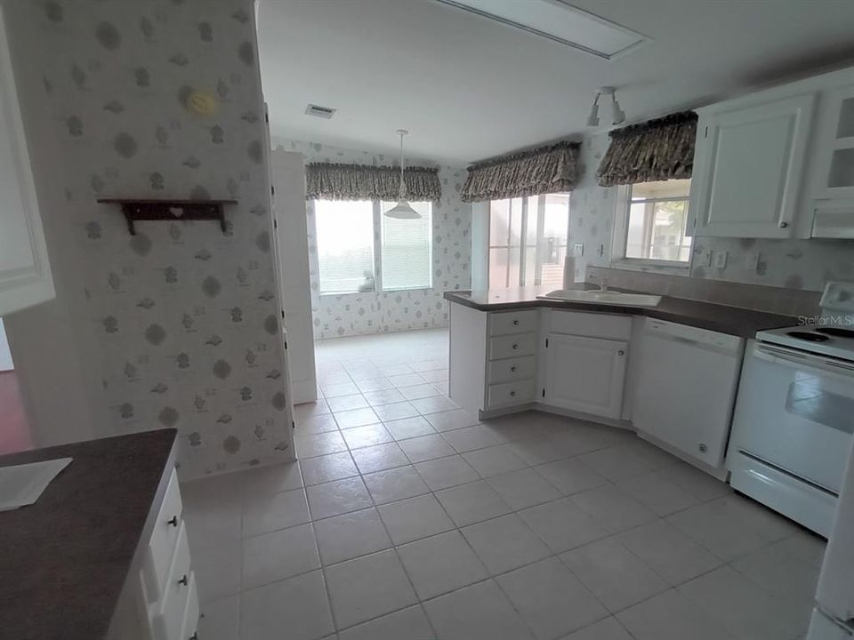 合同活跃: $175,000 (2 贝兹, 2 浴室, 1512 平方英尺)