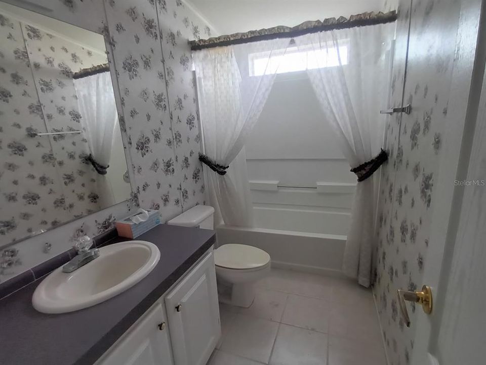 合同活跃: $175,000 (2 贝兹, 2 浴室, 1512 平方英尺)