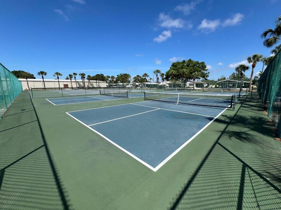 合同活跃: $175,000 (2 贝兹, 2 浴室, 1512 平方英尺)