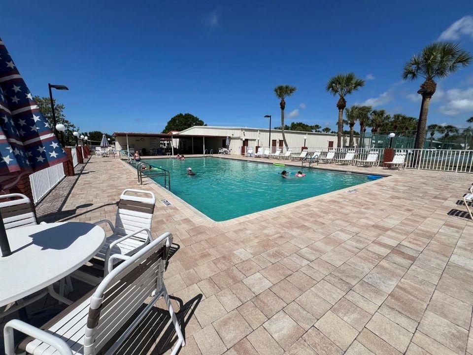 合同活跃: $175,000 (2 贝兹, 2 浴室, 1512 平方英尺)