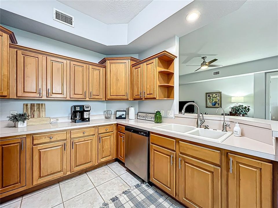 For Sale: $310,000 (2 beds, 2 baths, 1628 Square Feet)