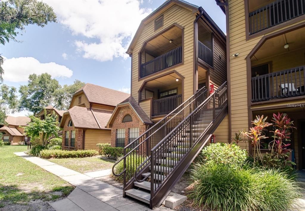 Recently Rented: $1,300 (1 beds, 1 baths, 712 Square Feet)