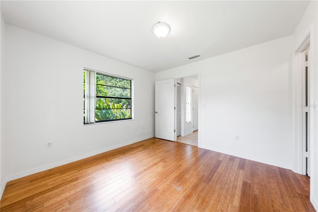 Active With Contract: $2,500 (3 beds, 2 baths, 1290 Square Feet)