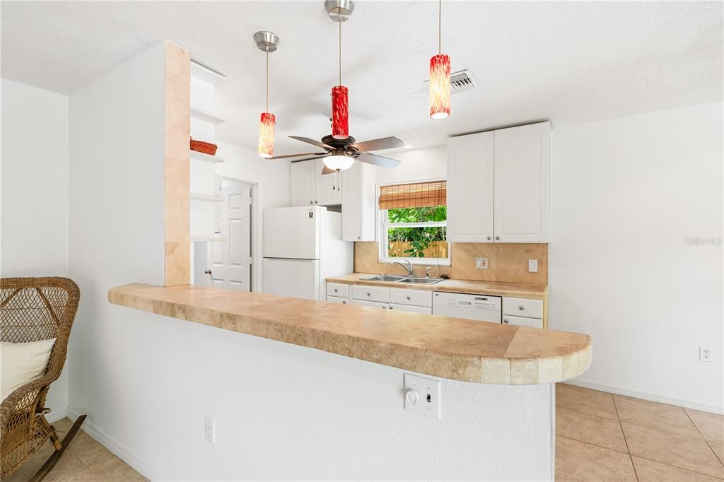 Active With Contract: $2,500 (3 beds, 2 baths, 1290 Square Feet)